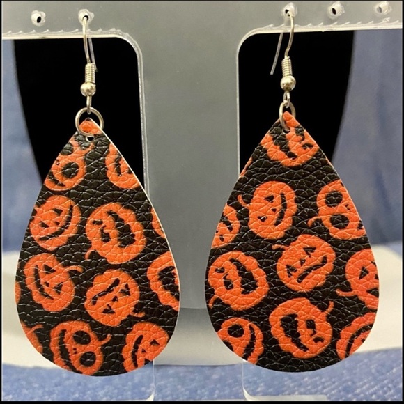 🎃 Spooky Pumpkin Pattern Faux Leather Teardrop Earrings - Picture 3 of 3